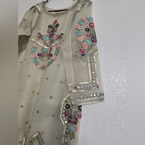 Embroidered Pakistani Indian fancy dress wedding party wear - Picture 5 of 10